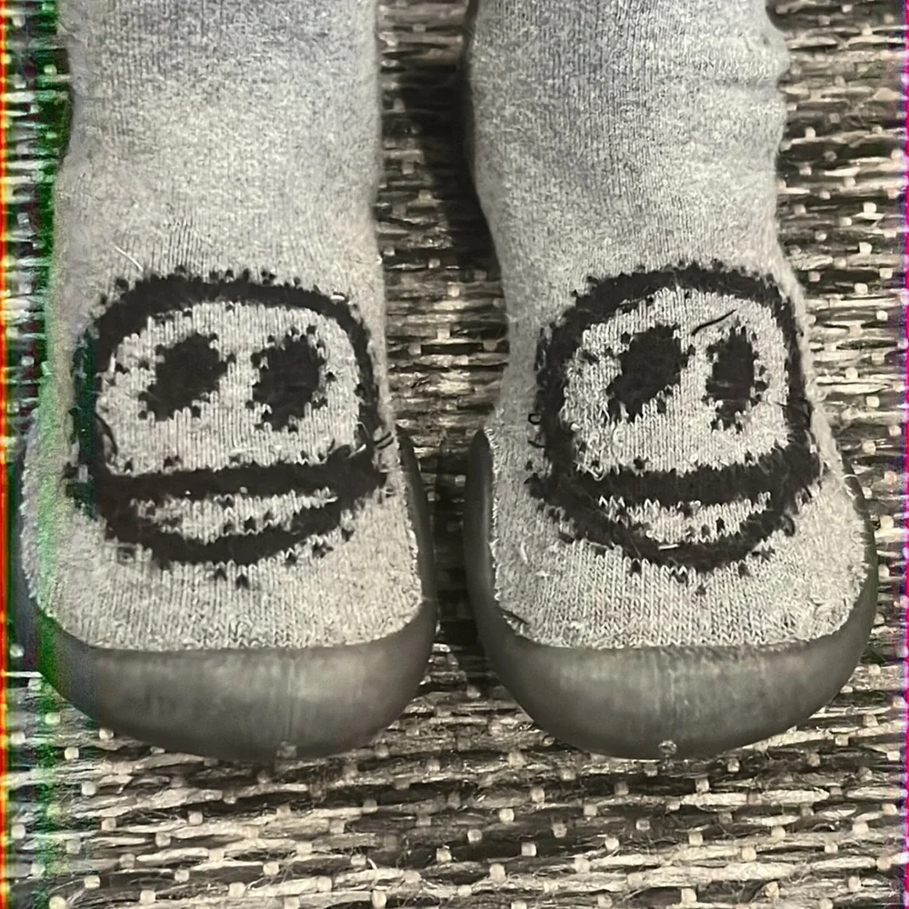 Authentic Nununu happy face sock slippers shoes Sz 10 Euro 28